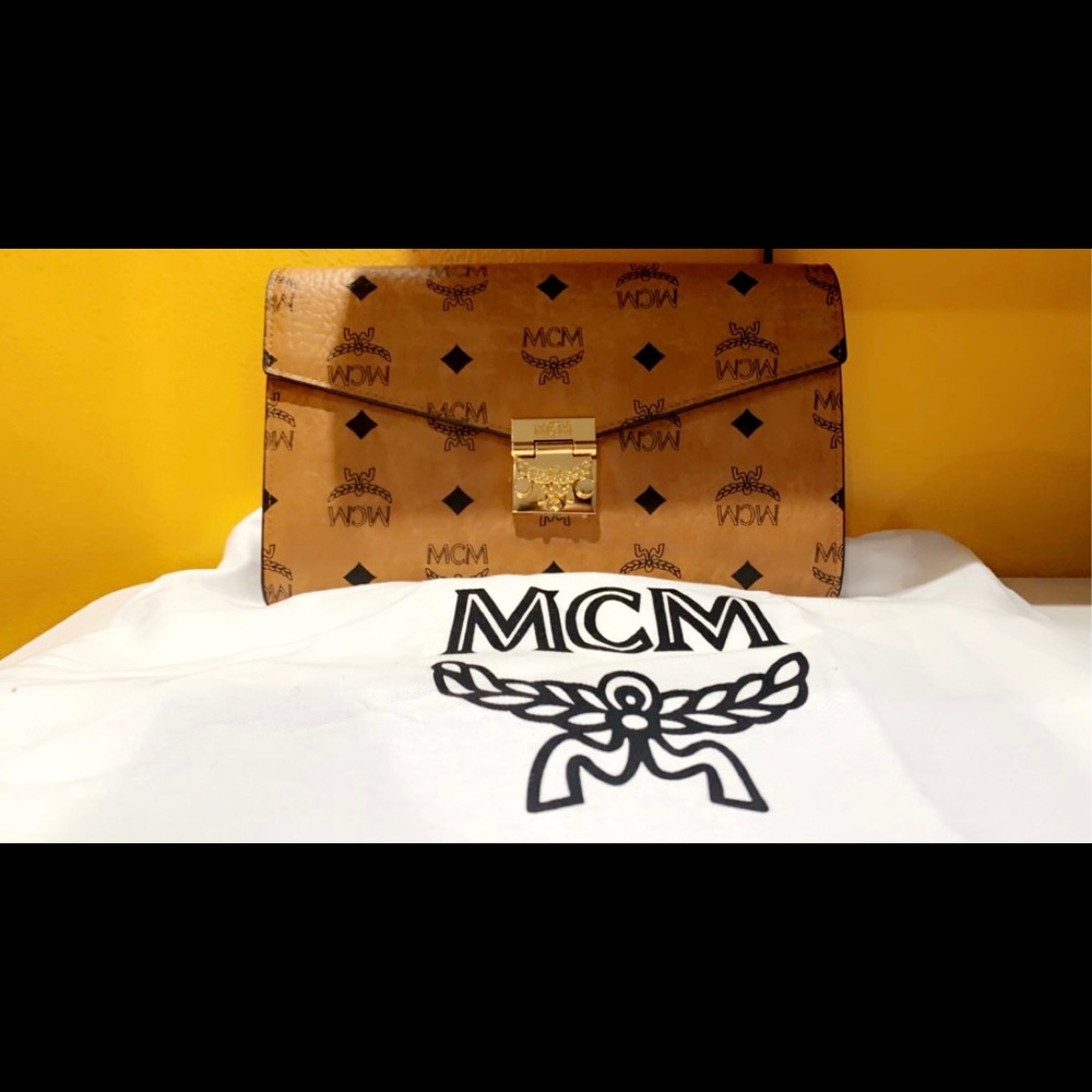 COPY - MCM-Patricia Continental Crossbody Wallet